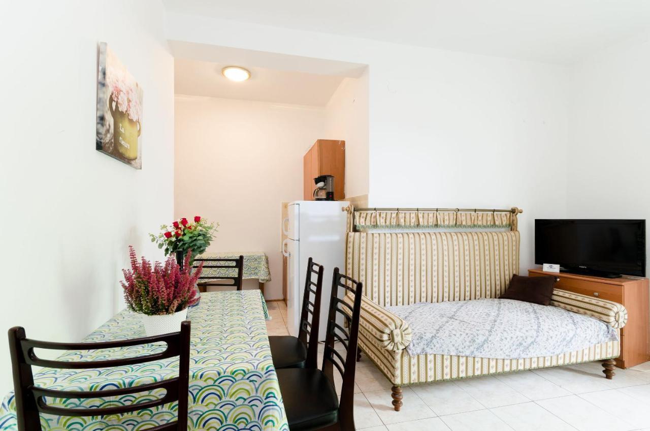 Apartments Massimo โรวีน ภายนอก รูปภาพ