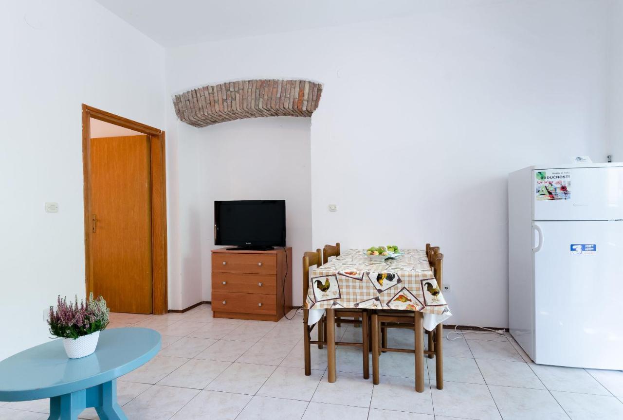 Apartments Massimo โรวีน ภายนอก รูปภาพ